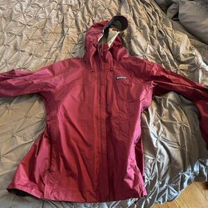Patagonia maroon wind breaker size small